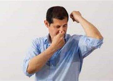 لشعور بالانتعاش طول اليوم.. 7 عادات يومية تخلصك من رائحة العرق الكريهة