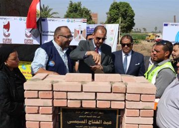 بتكلفة 378 مليون جنيه.. وضع حجر الأساس لمشروع الصرف الصحي بقرية أولاد عزاز ومنطقة المنياوي بسوهاج
