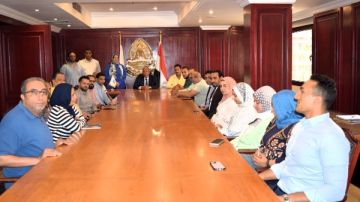 رئيس غرفة القاهرة يجتمع بالموظفين لبحث تطوير الخدمات الإدارية رئيس غرفة القاهرة يجتمع بالموظفين لبحث تطوير الخدمات الإدارية