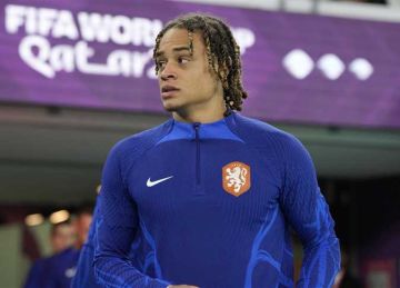 بعد فشله مع إيزي وجيبس وايت.. توتنهام ينافس تشيلسي على ضم تشافي سيمونز بعد فشله مع إيزي وجيبس وايت.. توتنهام ينافس تشيلسي على ضم تشافي سيمونز