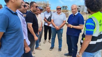 مسئولو الإسكان يتفقدون المشروعات الجاري تنفيذها بالقرى السياحية