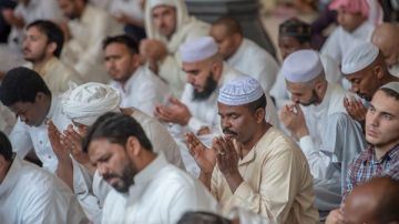 هل يجوز أن أنهى مصليا عن الكلام أثناء خطبة الجمعة؟.. الأزهر يجيب