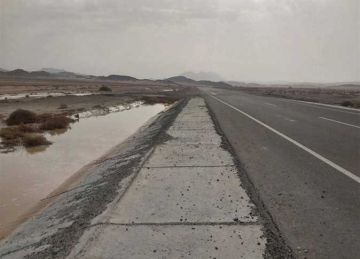 بعد تعرضه لـ سيل خفيف .. توجيهات عاجلة لسلامة حركة المرور على طريق رأس غارب - الشيخ فضل 