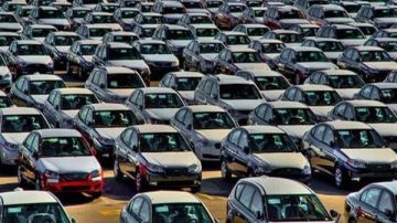 تراجع تاريخي في أسعار السيارات بمصر.. انخفاضات تصل إلى 400 ألف جنيه في يوم