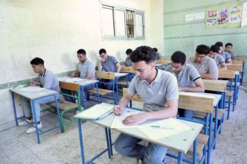 طلاب الثانوية العامة دور ثان يؤدون امتحان الأحياء والإحصاء والرياضيات