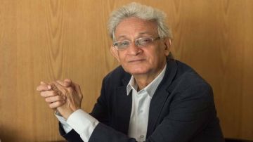 عبدالله السناوي: التغيير في التوقيت لا في الاستراتيجية ونحتاج خطوات على أرض الواقع عبدالله السناوي: التغيير في التوقيت لا في الاستراتيجية ونحتاج خطوات على أرض الواقع