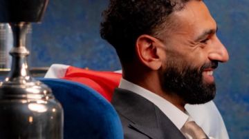 محمد صلاح يواصل احتفاله بأفضل لاعب في الدوري الإنجليزي