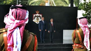 مراسم استقبال رسمية لـ مدبولي لدى وصوله مقر مجلس الوزراء الأردني مراسم استقبال رسمية لـ مدبولي لدى وصوله مقر مجلس الوزراء الأردني