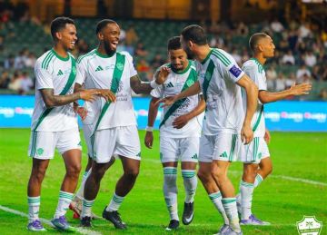 الأهلي يكتسح القادسية ويتأهل إلى نهائي كأس السوبر السعودي (فيديو)