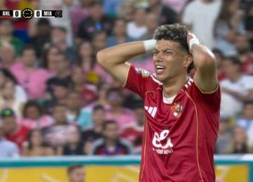 تقرير يثير القلق بشأن إصابة إمام عاشور.. وموعد عودته للمشاركة مع الأهلي