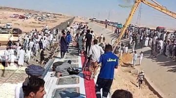 مطروح .. 20 سيارة إسعاف فى موقع حادث انقلاب قطار ركاب مطروح .. 20 سيارة إسعاف فى موقع حادث انقلاب قطار ركاب