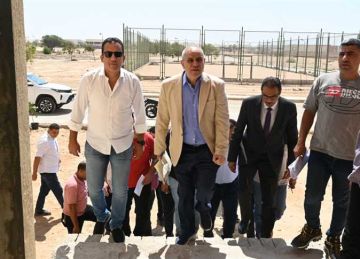 نائب رئيس هيئة المجتمعات العمرانية يتابع مشروعات الإسكان بالعاشر من رمضان