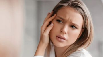 هل يسبب الإفراط في استخدام الشاشات ضررا لبشرتك؟ هل يسبب الإفراط في استخدام الشاشات ضررا لبشرتك؟