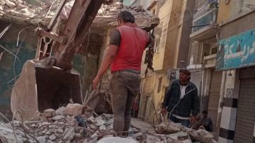 إزالة عقار آيل للسقوط بمدينة بلبيس