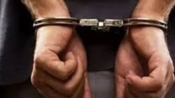 بيصورهم.. حبس عامل كافيه وضع هاتف بحمام السيدات