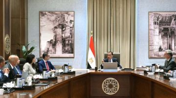 رئيس الوزراء يستعرض مشروعا لاستغلال مواقع خام الرمال الكاولينية باستثمارات 90 مليون يورو رئيس الوزراء يستعرض مشروعا لاستغلال مواقع خام الرمال الكاولينية باستثمارات 90 مليون يورو