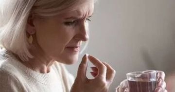 تناول الأدوية مع الماء الدافئ.. كيف يساعد على التعافي سريعا؟