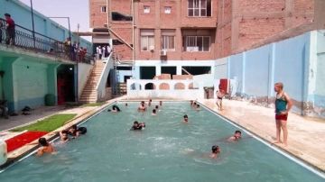 غلق وتشميع حمام سباحة خاص بمنفلوط لمخالفته الاشتراطات الصحية ومعايير السلامة غلق وتشميع حمام سباحة خاص بمنفلوط لمخالفته الاشتراطات الصحية ومعايير السلامة