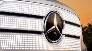 مرسيدس تكشف عن أحدث سيارة دفع رباعي كهربائية