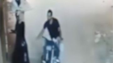 مصر.. فيديو يرصد تحرش جسدي بامرأة وما فعله رجل على دراجة يثير تفاعلا والامن يرد