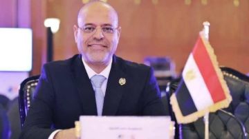 وزير العمل محمد جبران: طارق عامل المزلقان نموذج للتفاني والإخلاص ويستحق التكريم على أعلى مستوى وزير العمل محمد جبران: طارق عامل المزلقان نموذج للتفاني والإخلاص ويستحق التكريم على أعلى مستوى