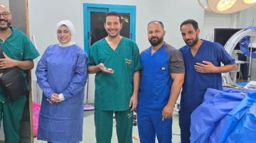 استخراج هاتف محمول من بطن مريض بمستشفى الغردقة العام.. صور