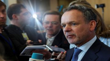 استقالة وزير الخارجية الهولندي بعد فشله في فرض عقوبات ضد إسرائيل