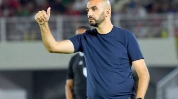 الركراكي يوضح أسباب استبعاد زياش ويكشف عن رهانه على الشباب قبل مواجهتي النيجر وزامبيا الركراكي يوضح أسباب استبعاد زياش ويكشف عن رهانه على الشباب قبل مواجهتي النيجر وزامبيا