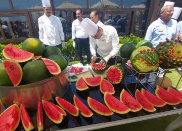 بمشاركة 20 شيفا.. فنادق الغردقة تحتفل باليوم العالمي للبطيخ بمهرجان ضخم