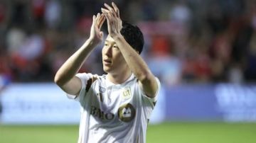 سون يستمتع باستقبال حار خلال أول ظهور له في الدوري الأمريكي