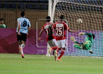 كرتونة عسل هدية و 3 سندوتشات بـ10 جنيهات .. عروض ومفاجآت لجماهير مباراة الأهلي والمحلة كرتونة عسل هدية و 3 سندوتشات بـ10 جنيهات .. عروض ومفاجآت لجماهير مباراة الأهلي والمحلة