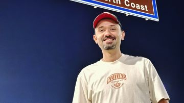 مي عمر تهنئ كريم محمود عبد العزيز وزوجته بعد الرد على شائعات انفصالهما