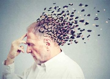  بيفتكر القديم وينسى الجديد .. خبيرة تحذر من علامات الزهايمر وتوضح طرق الوقاية