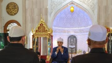 مفتي الجمهورية يلتقي نخبة من علماء تايلاند بأقدم مسجد سني ويبعث بسبع رسائل