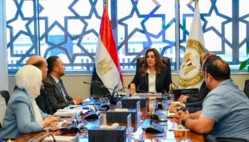 منال عوض تستعرض جهود التفتيش والالتزام البيئي ومؤشرات الأداء والمتابعة الدورية الميدانية