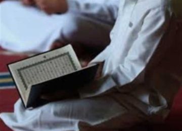 هل يجوز قراءة القرآن من المصحف أو الهاتف بدون وضوء؟ دار الإفتاء تجيب هل يجوز قراءة القرآن من المصحف أو الهاتف بدون وضوء؟ دار الإفتاء تجيب
