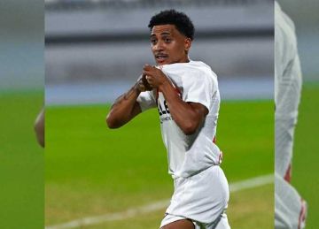 ألفينا يحقق إنجازا تاريخيا مع الزمالك بعد هدفه أمام مودرن فيوتشر ألفينا يحقق إنجازا تاريخيا مع الزمالك بعد هدفه أمام مودرن فيوتشر