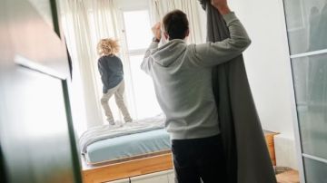 أهمها الثالثة.. نصائح مهمة للتعامل مع الطفل المصاب باضطراب فرط الحركة