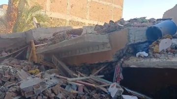 البحث عن 5 أشخاص تحت الأنقاض.. انهيار منزل مكون من 3 طوابق بأسيوط البحث عن 5 أشخاص تحت الأنقاض.. انهيار منزل مكون من 3 طوابق بأسيوط