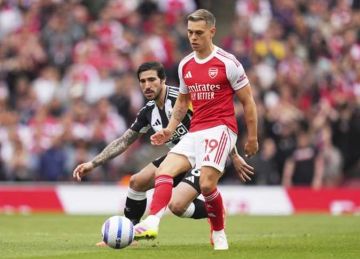 ساكا يقود تشكيل آرسنال ضد مانشستر يونايتد في الدوري الإنجليزي