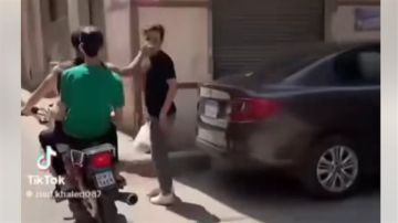 فيديو صفع المارة للتسلية يثير الغضب.. تفاصيل القبض على 3 شباب المتهمين فيديو صفع المارة للتسلية يثير الغضب.. تفاصيل القبض على 3 شباب المتهمين