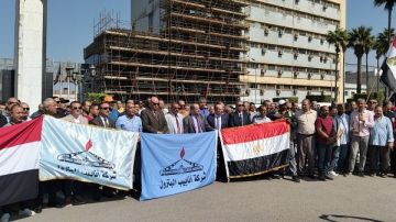 نقيب البترول يشارك العاملين بمنطقة مسطرد في التصويت بانتخابات الشيوخ