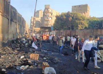 إزالة آثار ومخلفات حريق باكيات ومحلات الباعة بـ شبرا الخيمة (صور) إزالة آثار ومخلفات حريق باكيات ومحلات الباعة بـ شبرا الخيمة (صور)