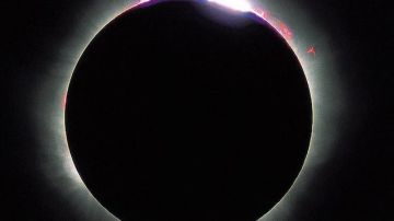 ضلمة فى عز الضهر.. حجب ضوء النهار بـ 9 دول عربية ما السبب؟ ضلمة فى عز الضهر.. حجب ضوء النهار بـ 9 دول عربية ما السبب؟