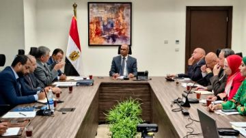 نائب وزير الإسكان يعقد اجتماعا لبحث الاستفادة من إنتاج مجمع محطات تحلية مياه البحر بالعين السخنة نائب وزير الإسكان يعقد اجتماعا لبحث الاستفادة من إنتاج مجمع محطات تحلية مياه البحر بالعين السخنة