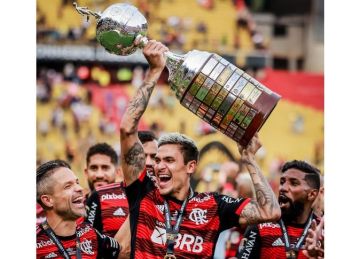 نجم فلامنجو يقترب من الانتقال إلى الأهلي السعودي