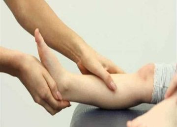 والد الطفل علي المصاب بضمور في العضلات يكشف تطورات حالته الصحية والد الطفل علي المصاب بضمور في العضلات يكشف تطورات حالته الصحية