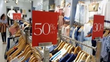 الملابس الجاهزة: الأوكازيون الصيفي فرصة لتصريف المخزون واستقبال الموسم الجديد الملابس الجاهزة: الأوكازيون الصيفي فرصة لتصريف المخزون واستقبال الموسم الجديد