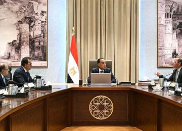 مدبولي يتابع جهود دعم وتطوير صناعة الدواء وتعزيز توطينها وجذب الاستثمارات مدبولي يتابع جهود دعم وتطوير صناعة الدواء وتعزيز توطينها وجذب الاستثمارات