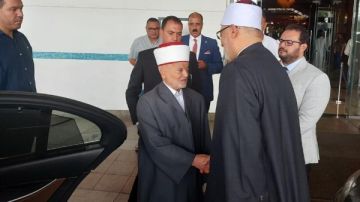 أخوة وتقدير متبادل.. مفتي الجمهورية يودع الوفود المشاركة في المؤتمر العالمي العاشر للإفتاء